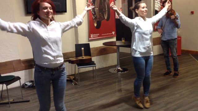 Ces Mannois viennent chanter et danser