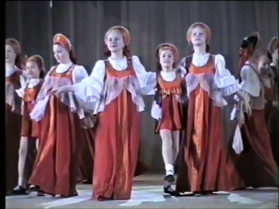 Детский танец "Ой Рябинка кудрявая" / Children's dance / la danza de los niños