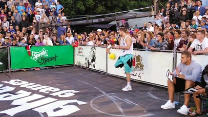 Dunk de l'année? Jordan Kilganon passe un DoubleUpX par-dessus une voiture !