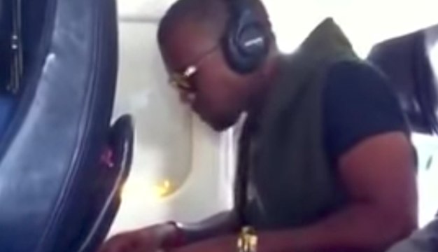 Kanye West Makes Amazing Beats On A Plane | What's Trending Now