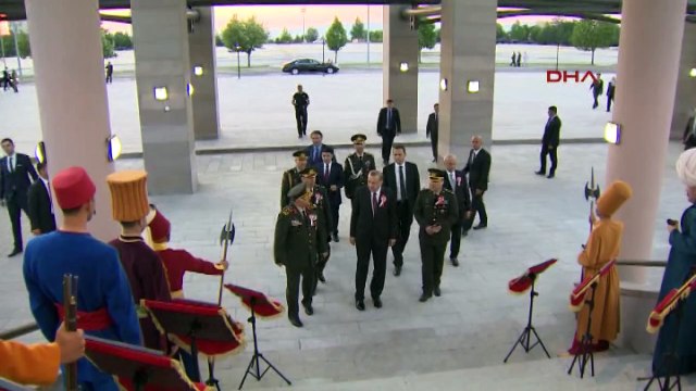 Erdoğan, Muhafız Alayı sancak devir teslim törenine katıldı