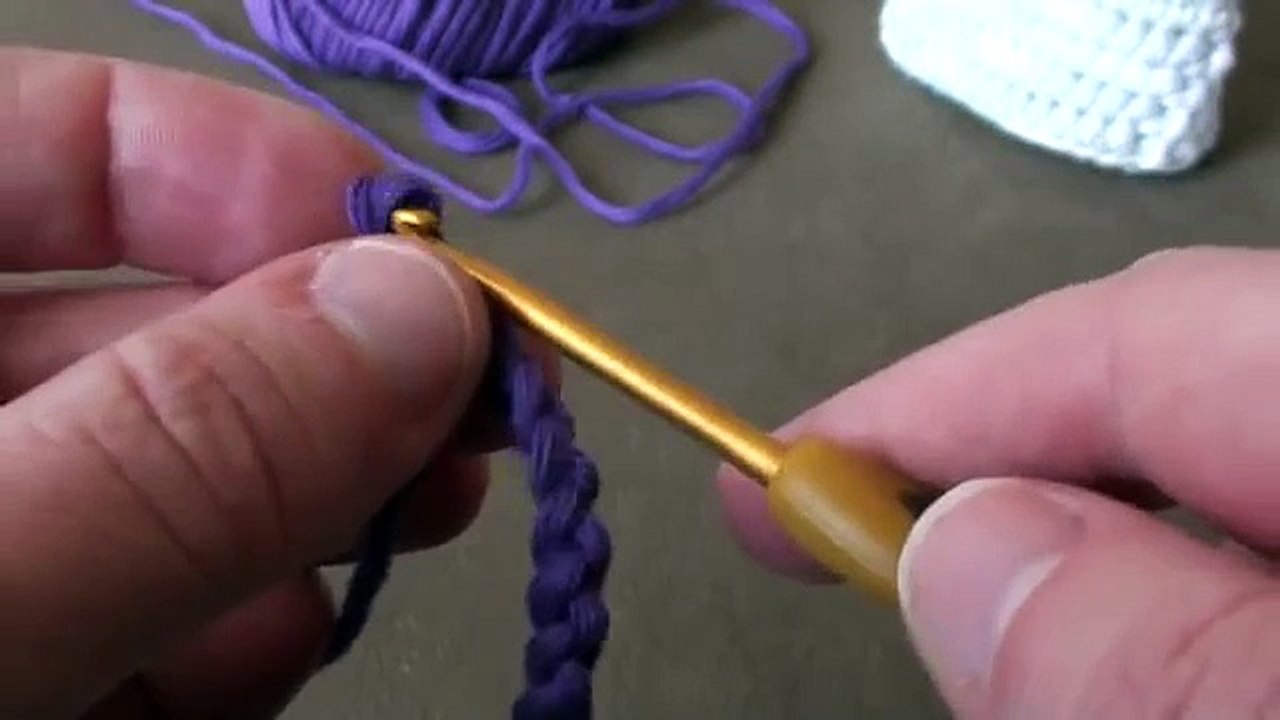 How to Crochet Newborn Booties 1st Round - Crochet Baby Booties