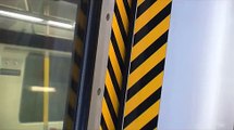 MTR - 加裝「靜音氣墊」的列車車門 Train door with inflatable door seals