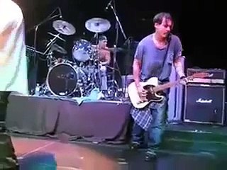 ACTOR JOHNNY DEPP PLAYS GUITAR ON STAGE!!!