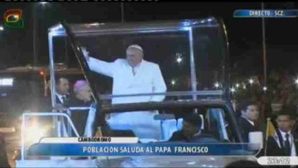 El papa Francisco llega a Santa Cruz después de visitar La Paz