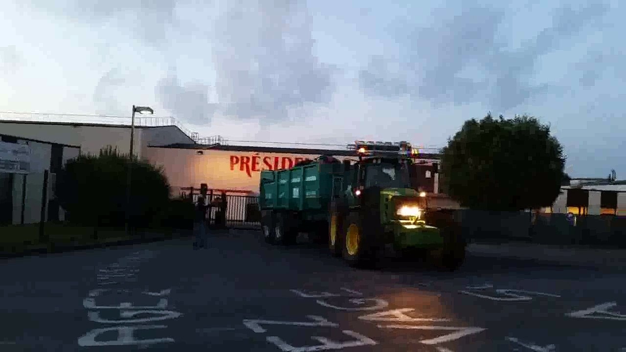 action agriculteurs Isigny le buat