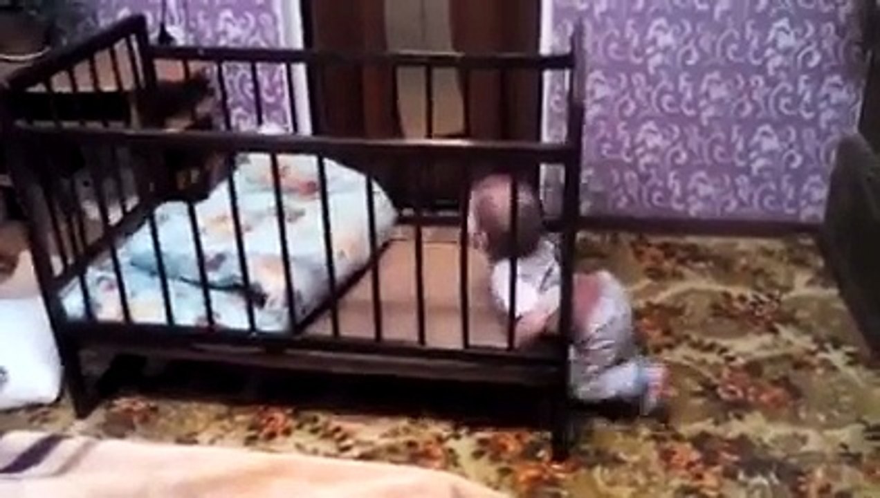 Clever Child Escape from the Crib