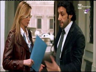 Lo sbirro Insinna aiuta la sua ex che ne approfitta scatenando le ire di Stella