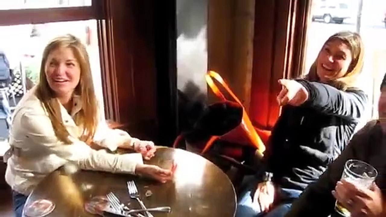Arm Wrestling Girls