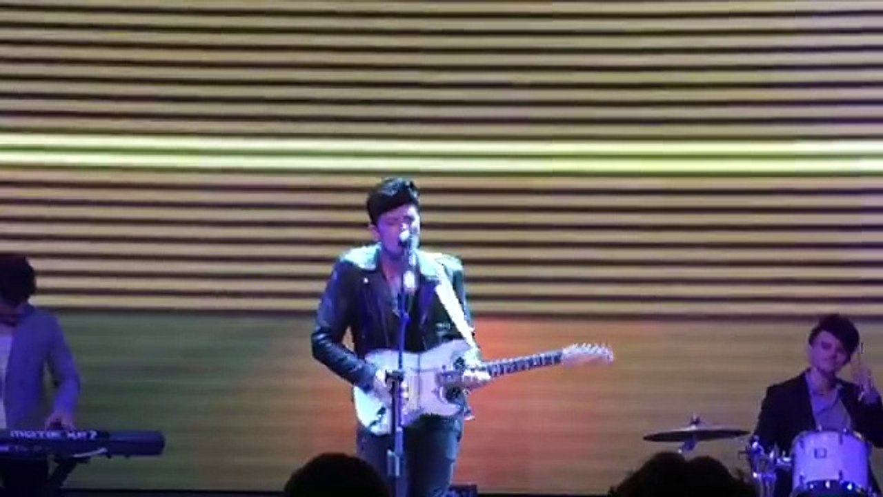 Solo per voi... L'esibizione dei The Kolors, i vincitori dell'ultima edizione di Amici, alla serata di presentazione dei palinsesti Mediaset!