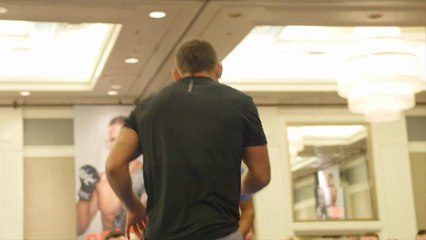 Chad Mendes wrestles Urijah Faber, mocks Conor McGregor at UFC 189 workouts