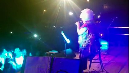 "Io sono una finestra" eseguita live a Cuneo!... Guardate il video dell'esibizione - Platinette