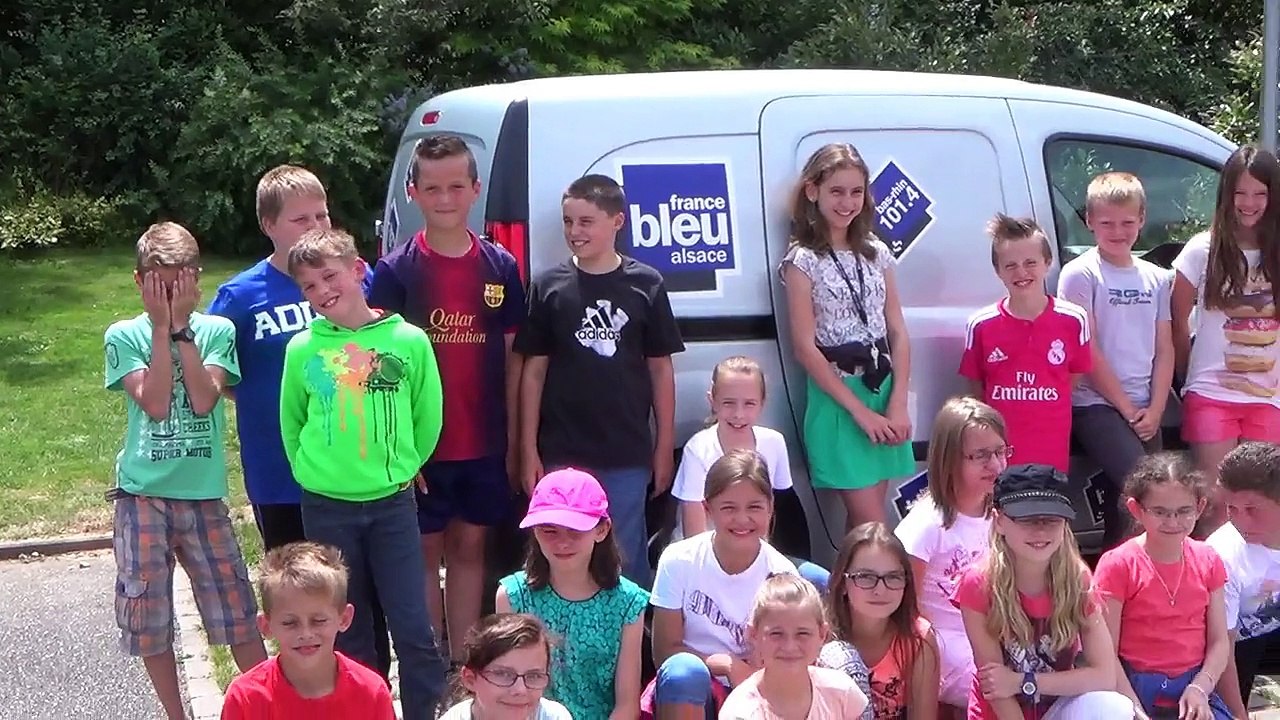 Les enfants de Preuschdorf chantent en alsacien