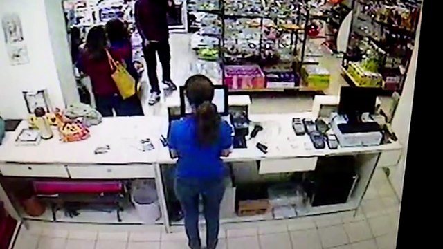 Vídeo mostra momento em que assaltantes atiram contra empresário em Cachoeiro