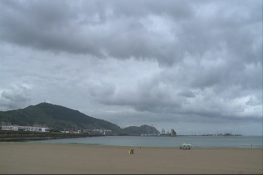 Visitantes, aliviados con tiempo fresco en Bilbao