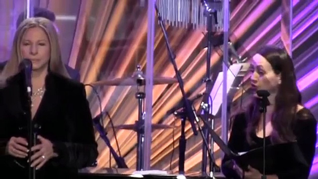 Barbra Streisand sings "Avinu Malkeinu" with a Hebrew choir at Friends of the I.D.F. Hollywood