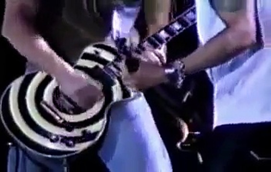 Zakk Wylde & Slash - Voodoo Child (jimi hendrix / lyrics)