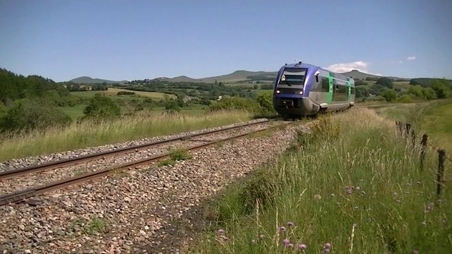 TER d'AUVERGNE, X 73 688, LE MONT-DORE CLERMONT-FD & LA BANNE D'ORDANCHE, au PK 446, lieu-dit les Sagnoles, section LAQUEUILLE à LA MIOUZE-ROCHEFORT le 28-06-2015.