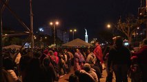 Fiéis passam a noite à espera de missa do papa na Bolívia