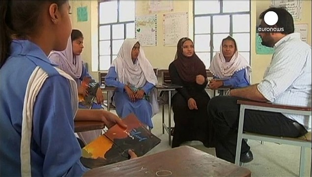 Den Horror weglachen - in Pakistan bekämpft Comic-Autor Extremismus in Schulen