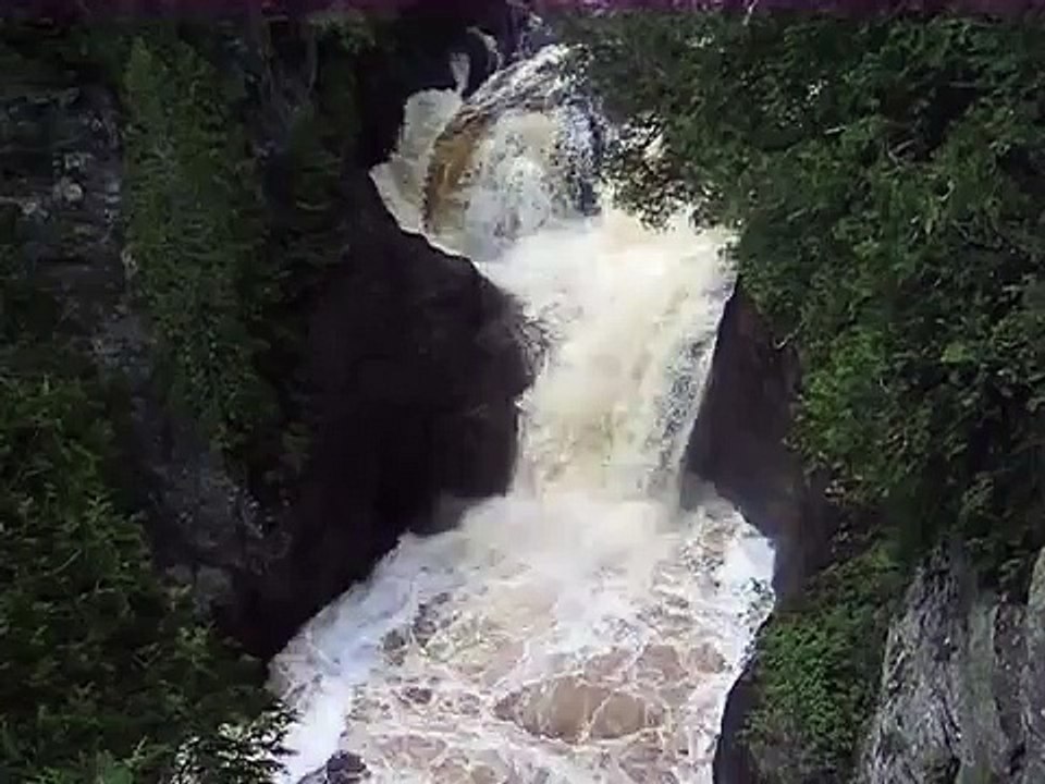 Waterfall to NOWHERE! Mysterious Devil's Kettle on the Brule River