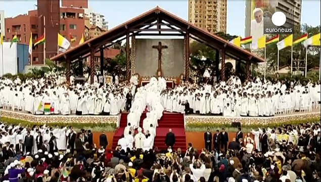 Papa Francesco: quasi due milioni assistono alla sua messa in Bolivia