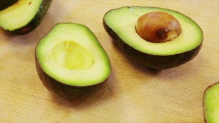 La mejor manera de sacar la semilla al aguacate | Chef James