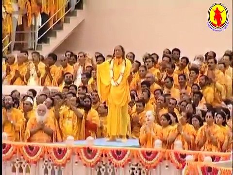 Aaja Aaja Radhey - Divine Keertan by Jagadguru Kripalu Ji Maharaj in Rangeeli Mahal Barsana, India
