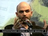 Saviano a piazza Navona: «LA LEGGE BAVAGLIO E' LA PRIVACY DEI MALAFFARI»