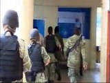 La presencia de oficiales de la Policía Federal Preventiva en el Aeropuerto Internacional de Cancún y militares del 64 Batallón de Infantería, provocó alarma en las instalaciones