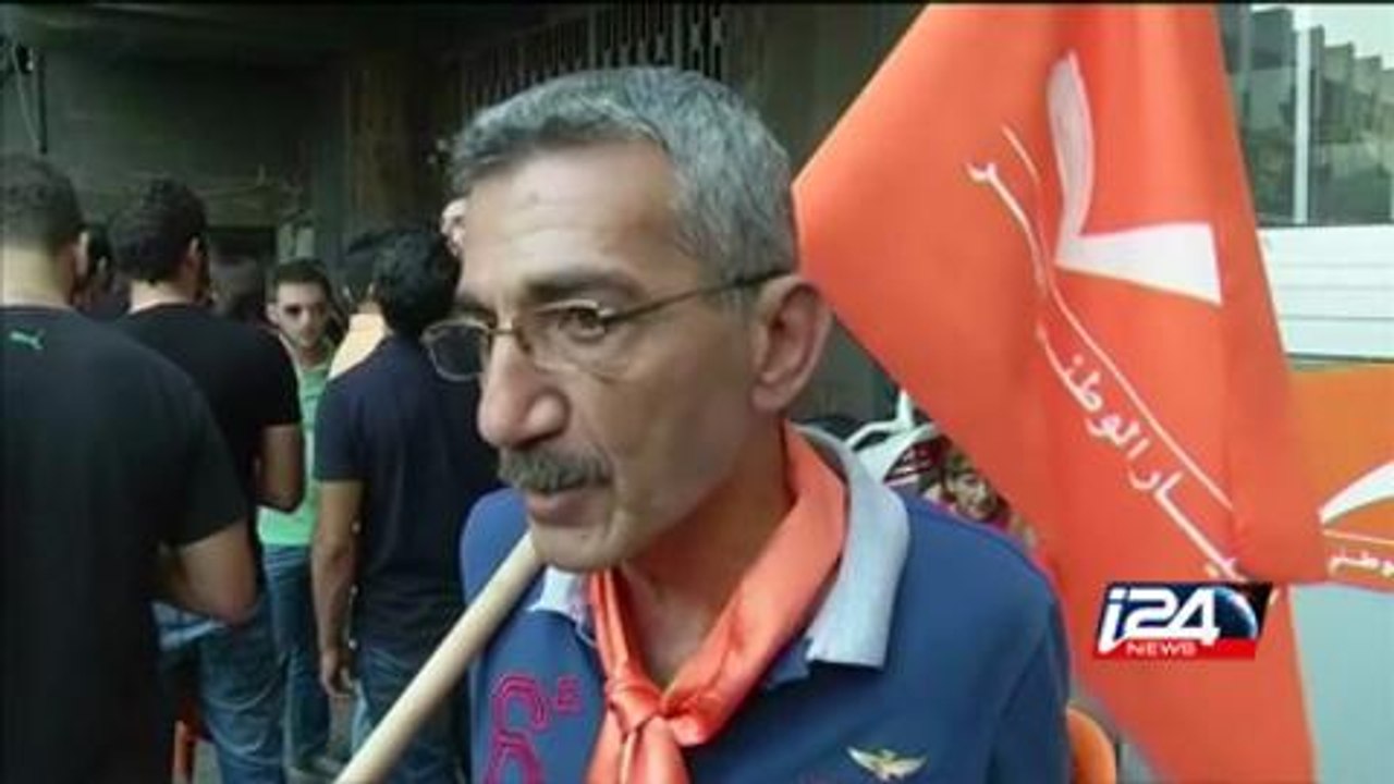 أنصار "التيار الحر" يتظاهرون أمام مقر الحكومة مطالبين برئاسة عون