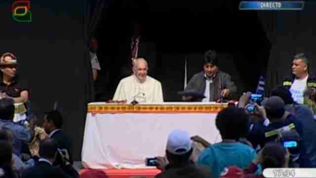 El Papa llega al II Encuentro mundial de los movimientos populares en Santa Cruz