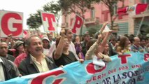 Protestas de trabajadores en todo Perú contra la política del Gobierno