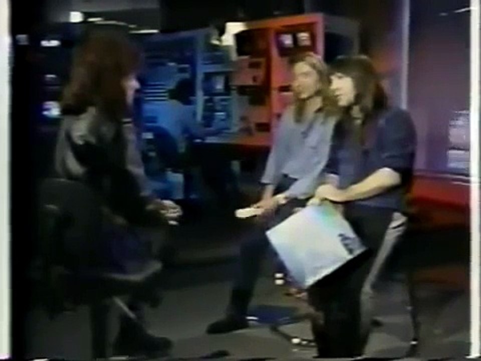 Iron Maiden - Funny Dave Murray & Bruce Dickinson Interview Canada 1988.(Re-up)