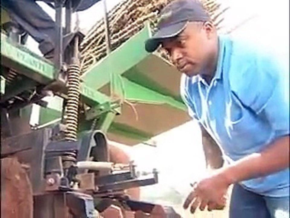 SEMBRADORA DE YUCA - PLANTI CENTER = "LA ORIGINAL" (versión en Español)