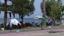 Grécia usa navio para registrar  imigrantes