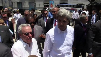 Kerry de paseo por La Habana Vieja