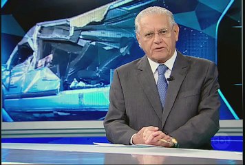 Acidente entre van e caminhões deixa quatro mortos no Rio