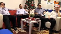 DAP reps buy 40 bricks for Malaysiakini's new home