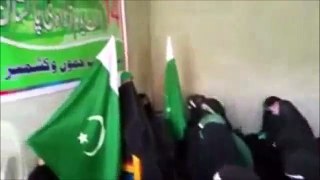 DeM unfurled Pakistan's flag and sang its national anthem