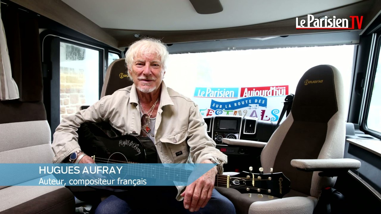 Hugues Aufray fait taire la pluie au festival du chant de marin