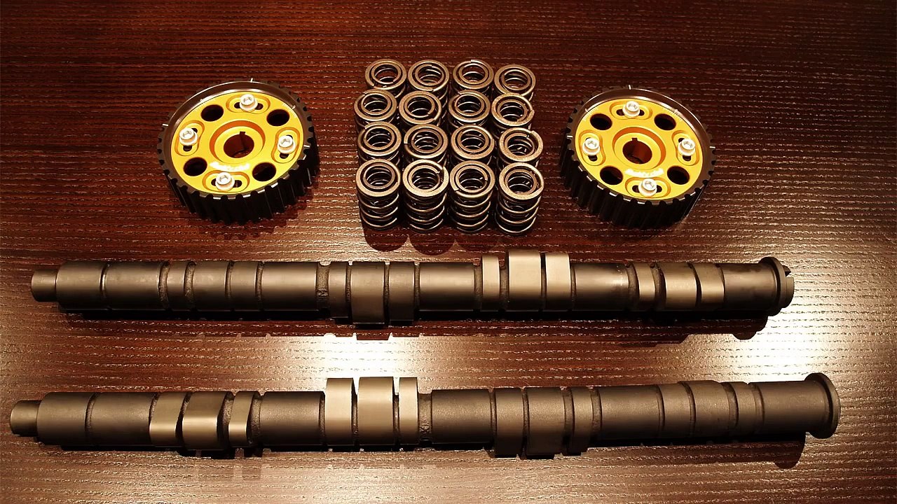 Honda Integra Type R - buddy club spec 4 camshaft installing...