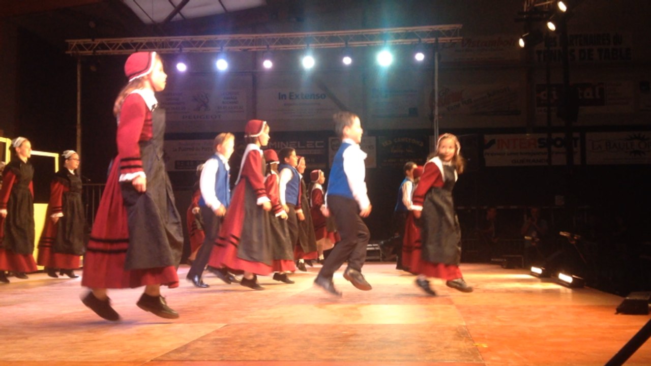 Les jeunes danseurs de Bro Gwenrann