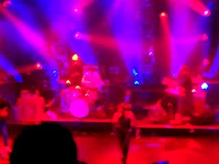 kaiser chiefs - i predict a riot (live clip)