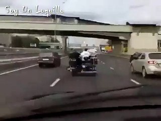 Video Impresionante | Amigos en una Moto Musical