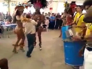 Viejito se quiso pasar de vivo con garota pero perdió con moreno