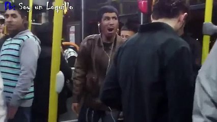 Loco Cantando en Bus 2015 | Video Gracioso 2015 | Crazy Singing in Bus 2015 | Video Funny 2015