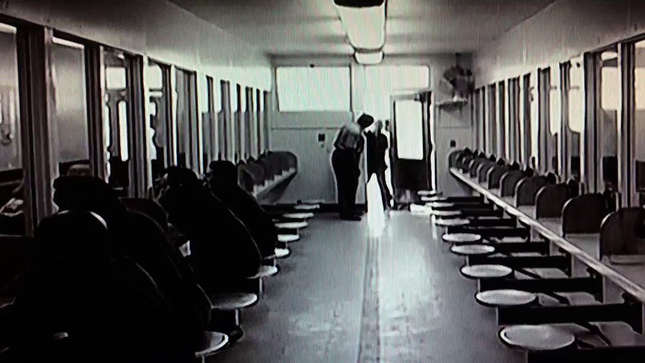 American History X Scene. Derek speaks too his Mother in prison - video Dailymotion