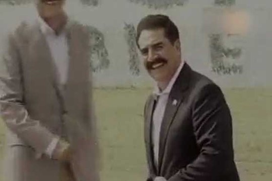 COAS Raheel Sharif hits 4 on Afridi's ball in Friendly Cricket Match Today- Daily Motion Video