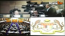 Dewan kecoh: Ahli parlimen berbalas-balas koyak usul